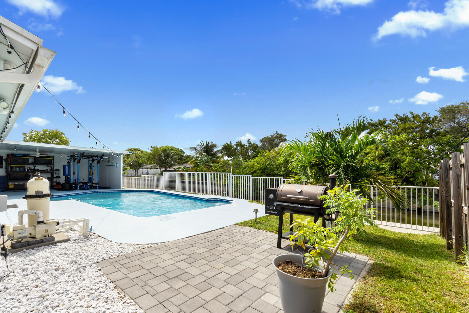 925 East River Drive Margate, FL 33063 - Photo 22 of 28 Pool/Backyard