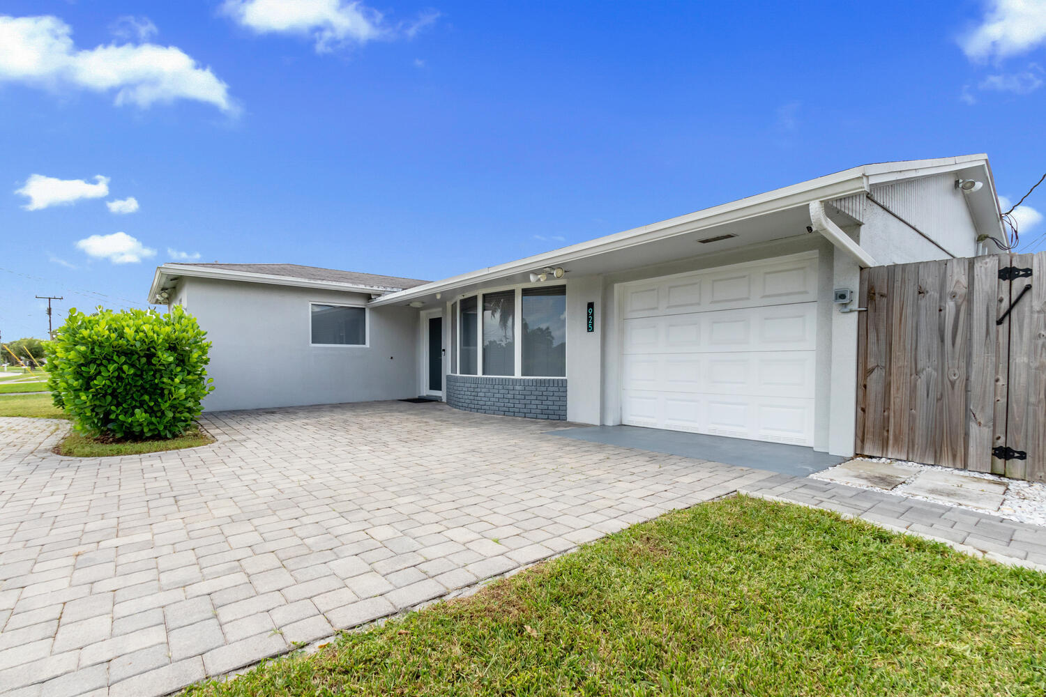 925 East River Drive Margate, FL 33063 - Photo 4 of 28 Front