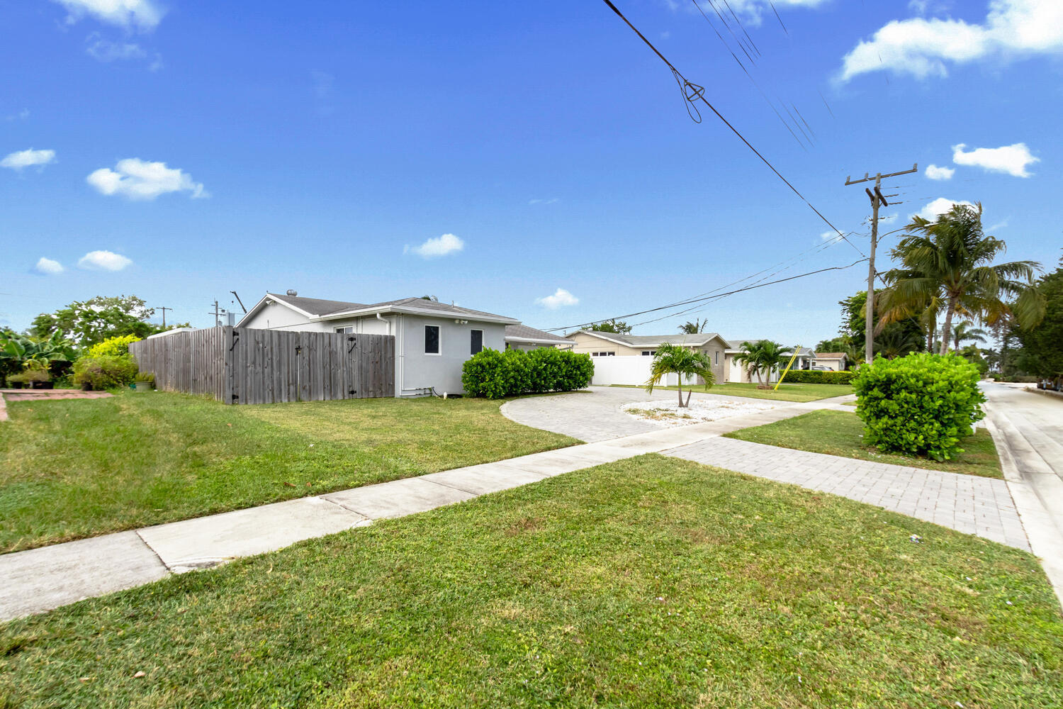 925 East River Drive Margate, FL 33063 - Photo 5 of 28 Front/South side
