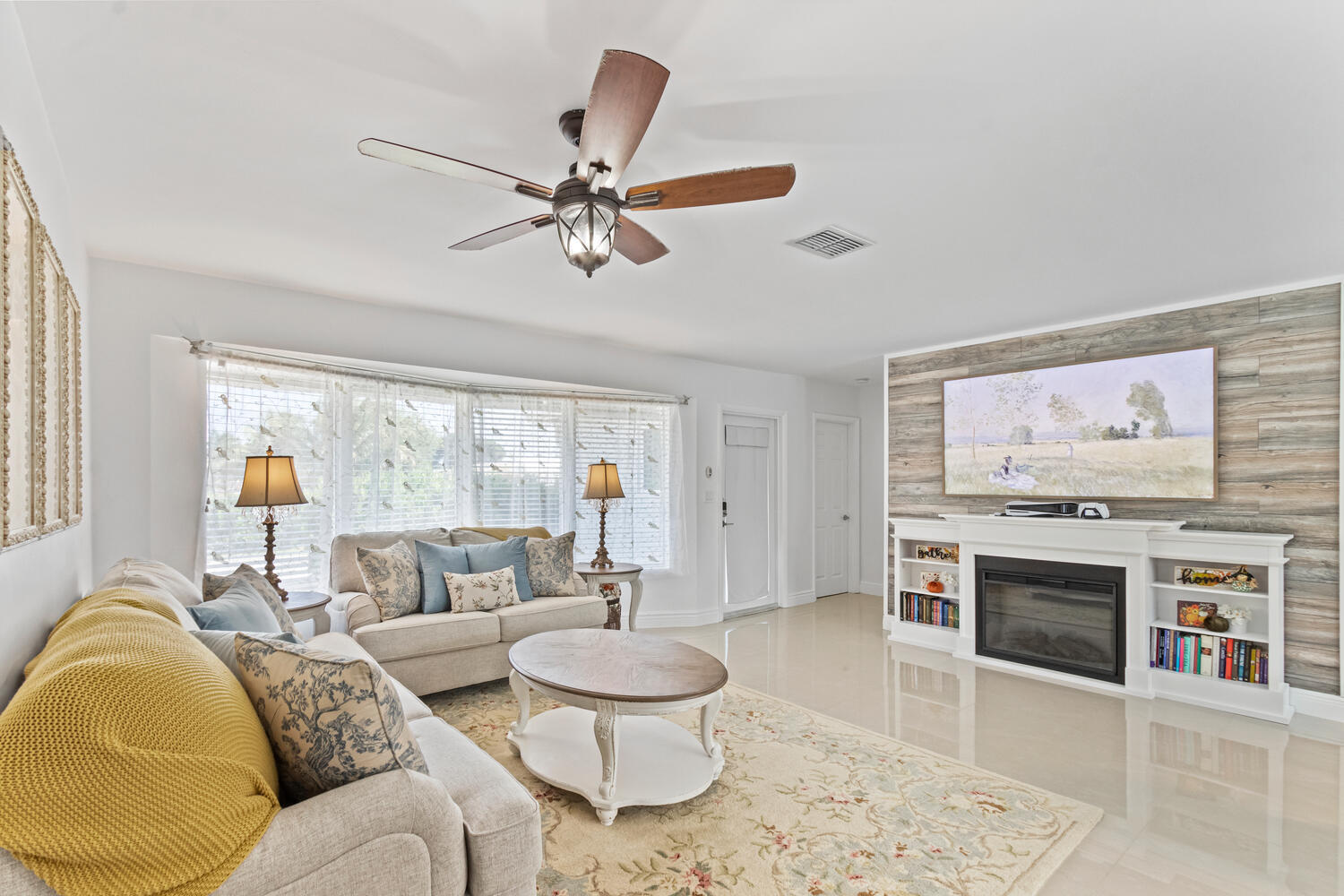 925 East River Drive Margate, FL 33063 - Photo 7 of 28 Livingroom