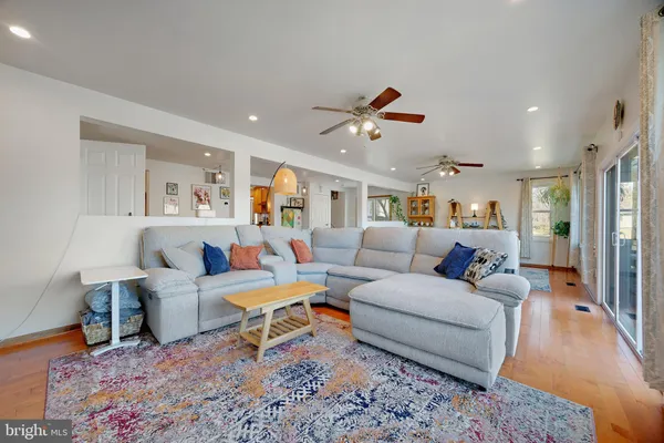 a view of a livingroom with furniture and a livingroom