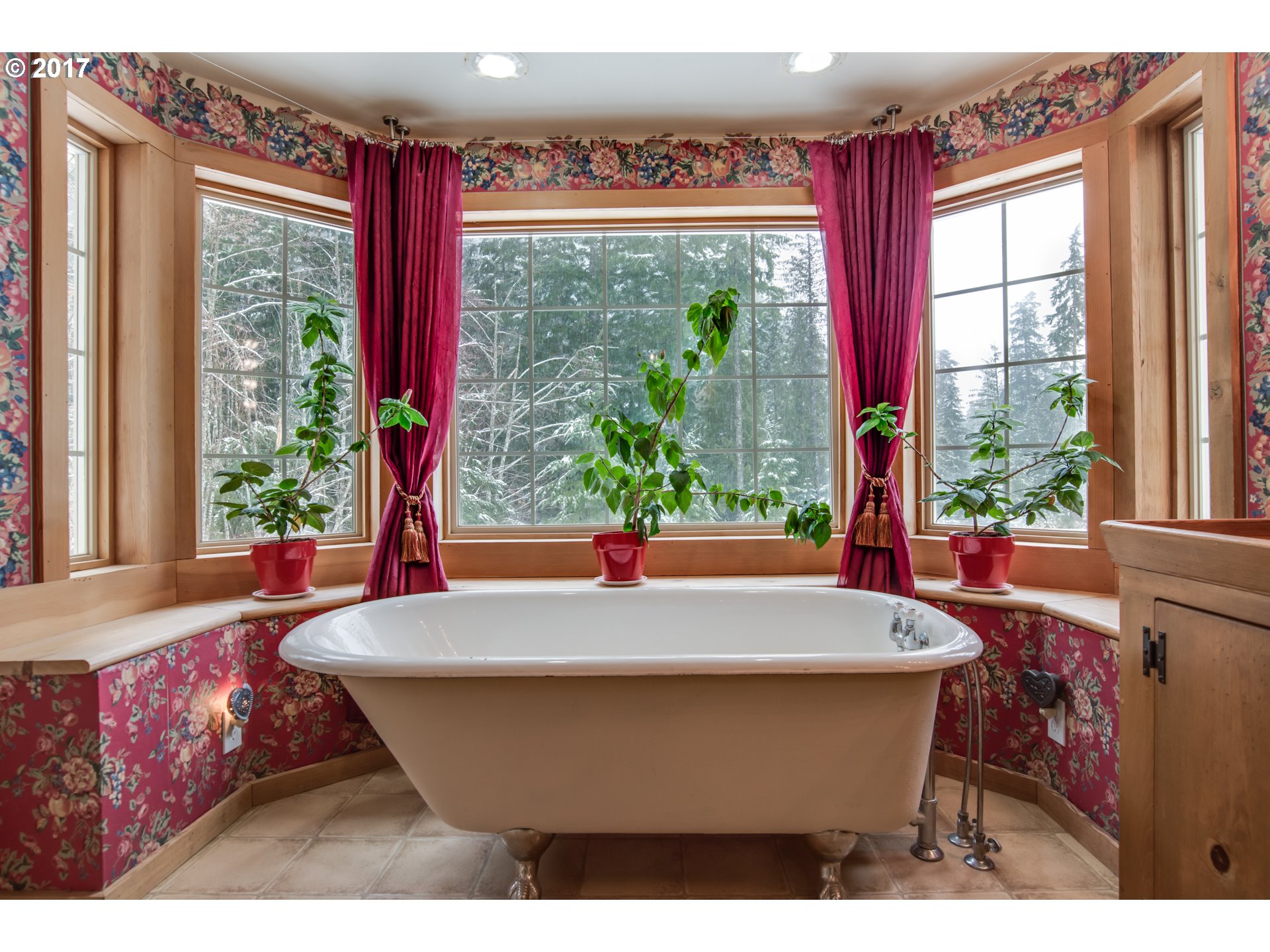 262 Cedar Creek Road Carson, WA 98610 - Photo 12 of 32 Bathroom, Attached