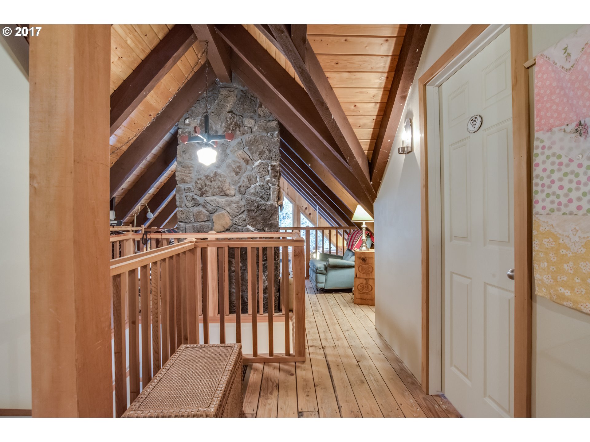 262 Cedar Creek Road Carson, WA 98610 - Photo 19 of 32 Loft
