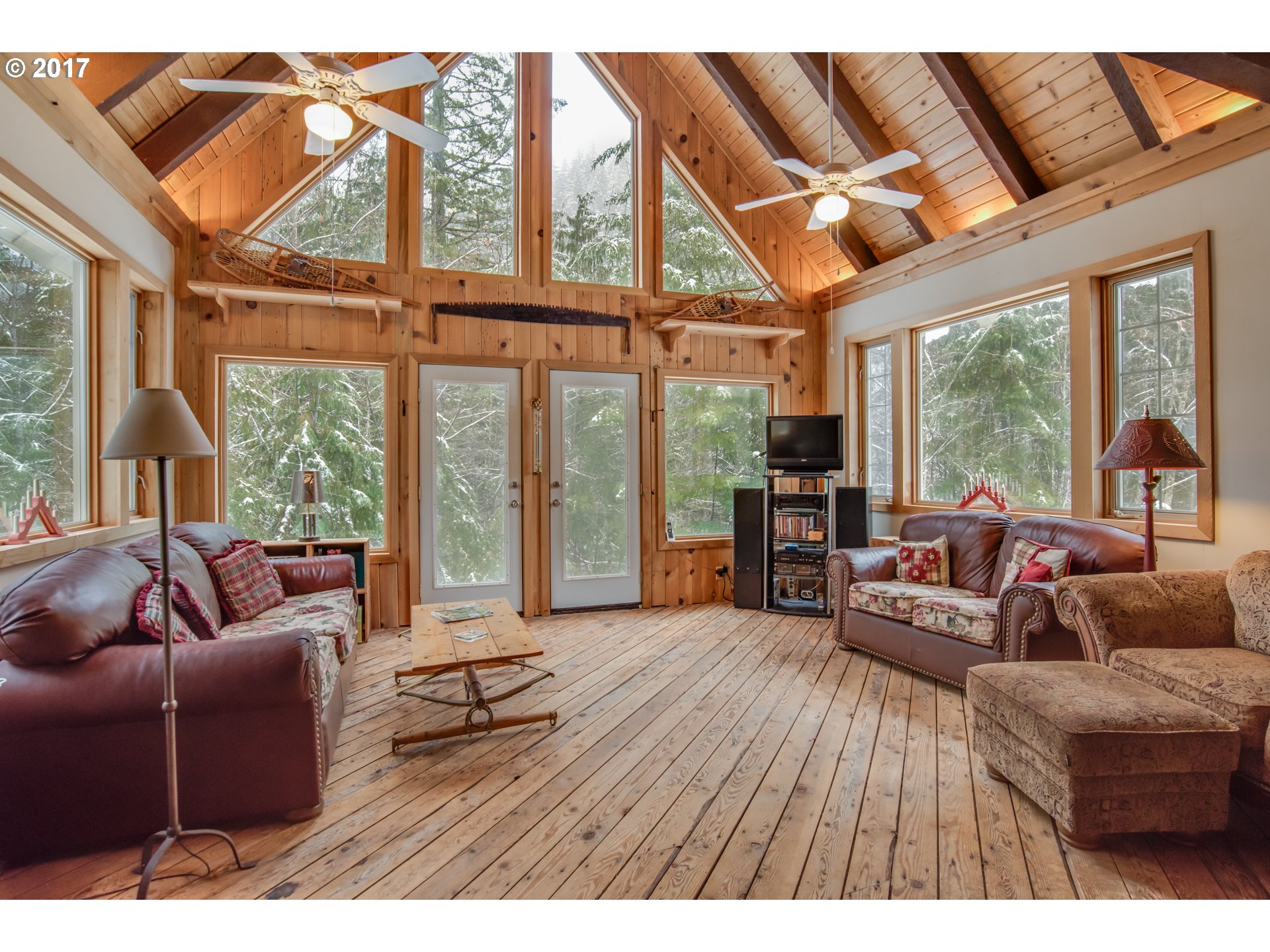 262 Cedar Creek Road Carson, WA 98610 - Photo 6 of 32 Great Room
