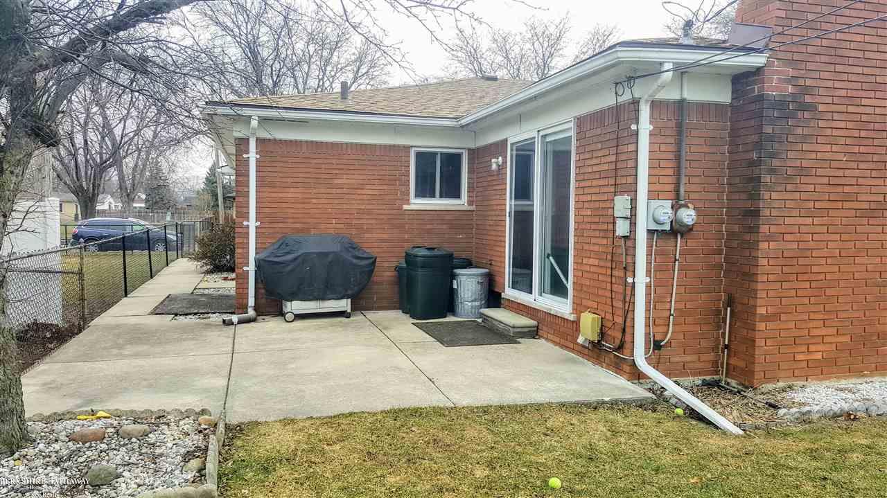 29232 Ridgefield Avenue Warren, MI 48088 - Photo 23 of 23 31312461-22.JPG