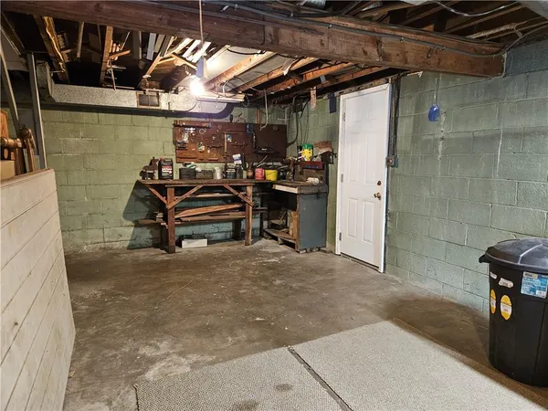 $1,400 | 471 Kimlyn Avenue, Irwin, PA 15642