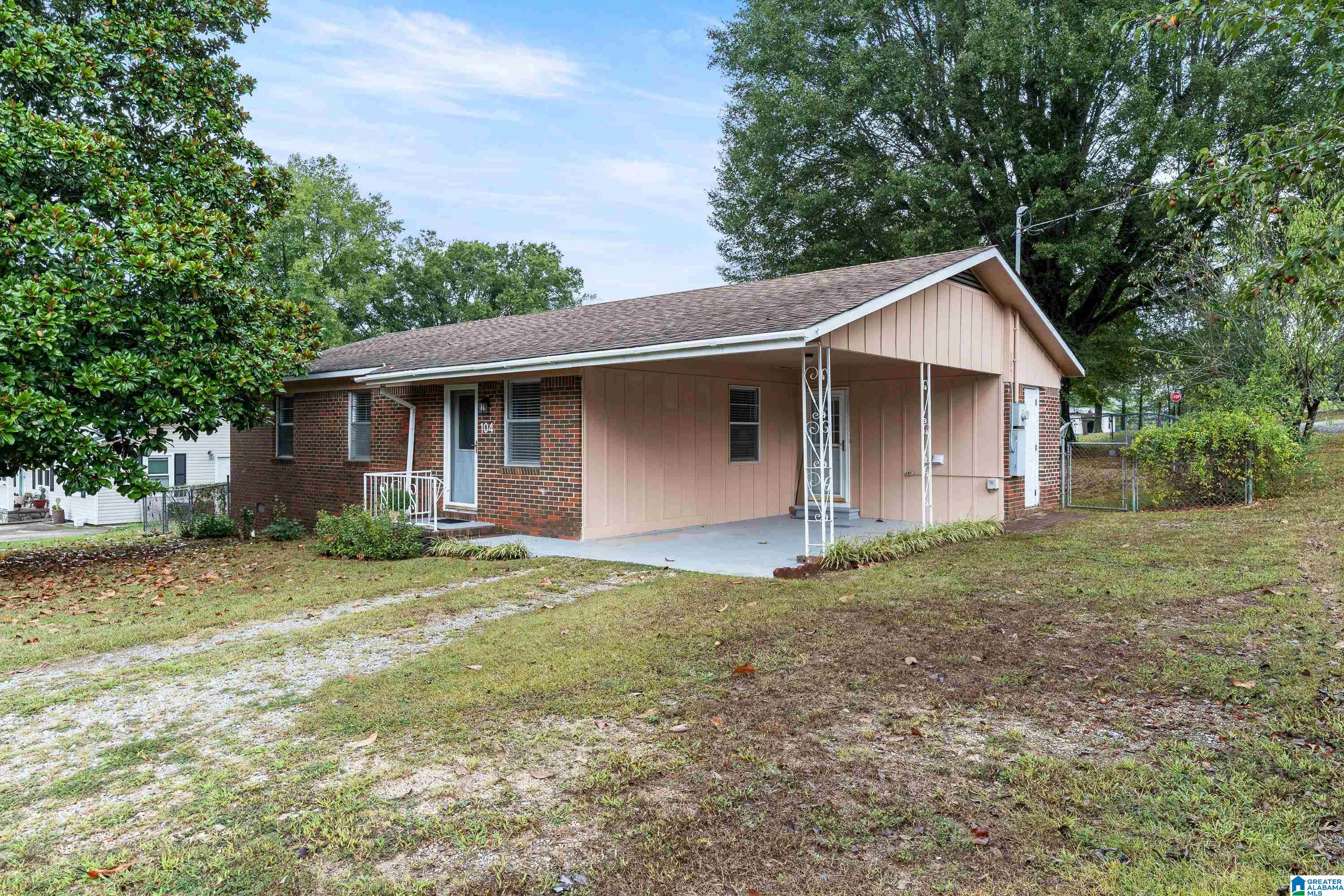104 Harris Avenue Oneonta, AL 35121 - Photo 2 of 22