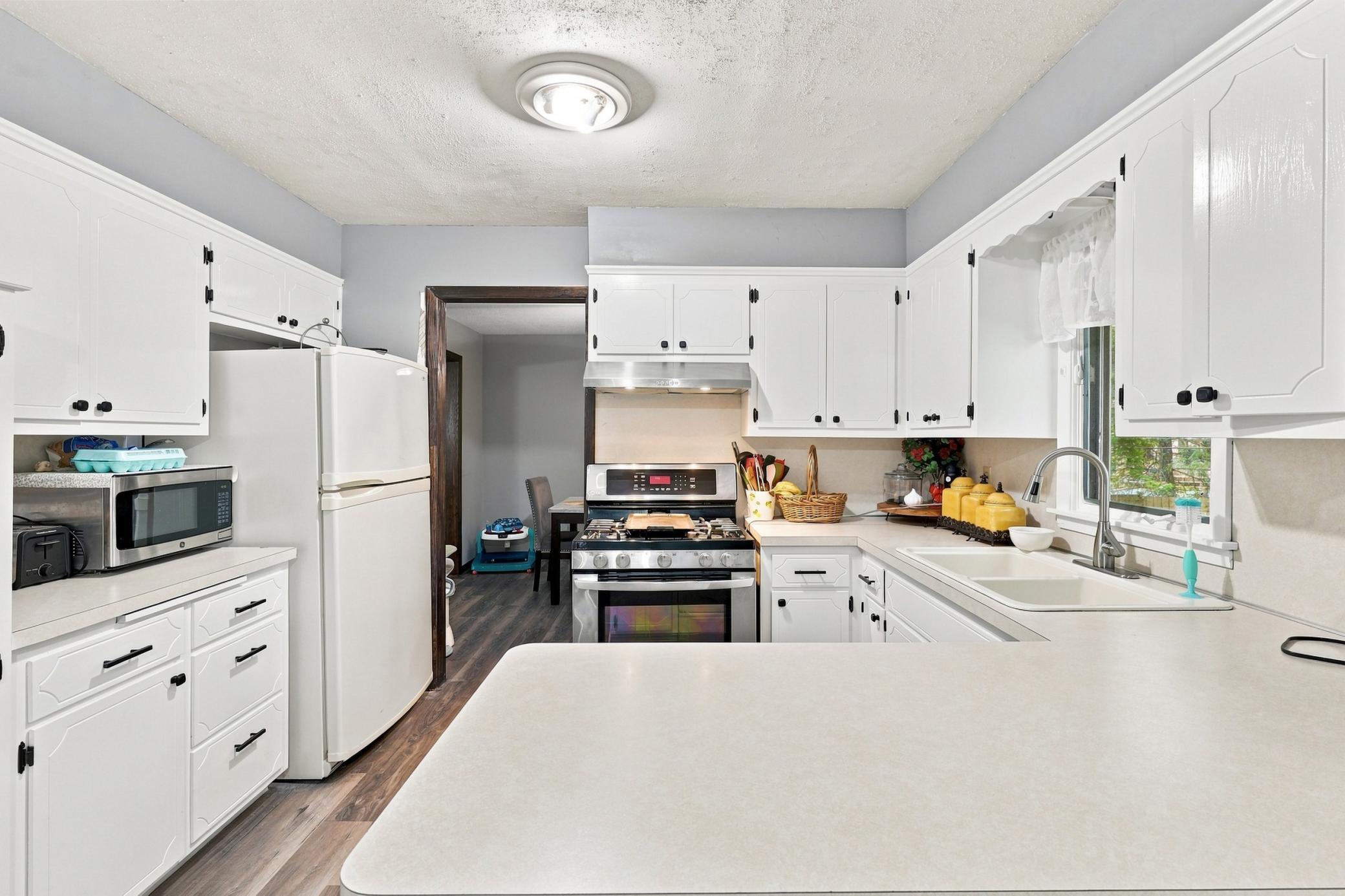 10048 Upton Road Bloomington, MN 55431 - Photo 4 of 43 Gallery Image 4