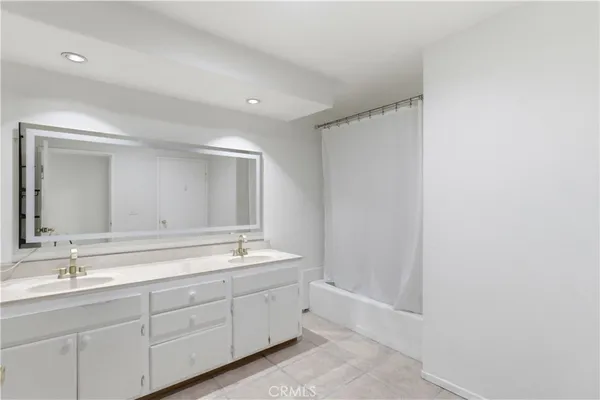 $3,100 | 420 Redondo Avenue, Unit 103, Long Beach, CA 90814