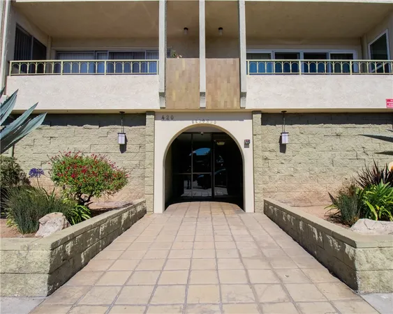 $3,100 | 420 Redondo Avenue, Unit 103, Long Beach, CA 90814