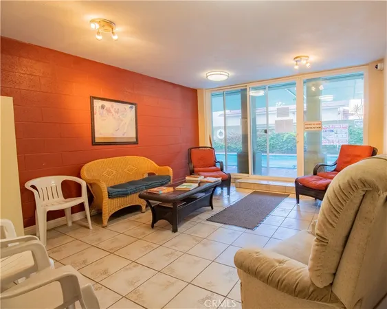 $3,100 | 420 Redondo Avenue, Unit 103, Long Beach, CA 90814