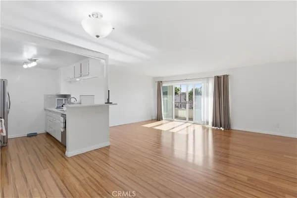 $3,100 | 420 Redondo Avenue, Unit 103, Long Beach, CA 90814