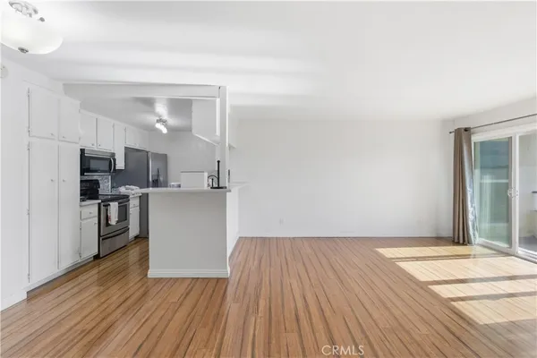 $3,100 | 420 Redondo Avenue, Unit 103, Long Beach, CA 90814