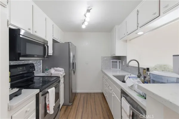 $3,100 | 420 Redondo Avenue, Unit 103, Long Beach, CA 90814