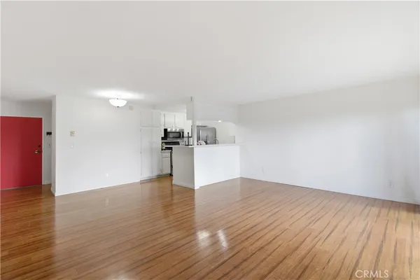 $3,100 | 420 Redondo Avenue, Unit 103, Long Beach, CA 90814