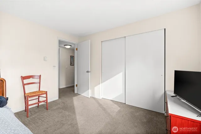 a view of a livingroom with furniture