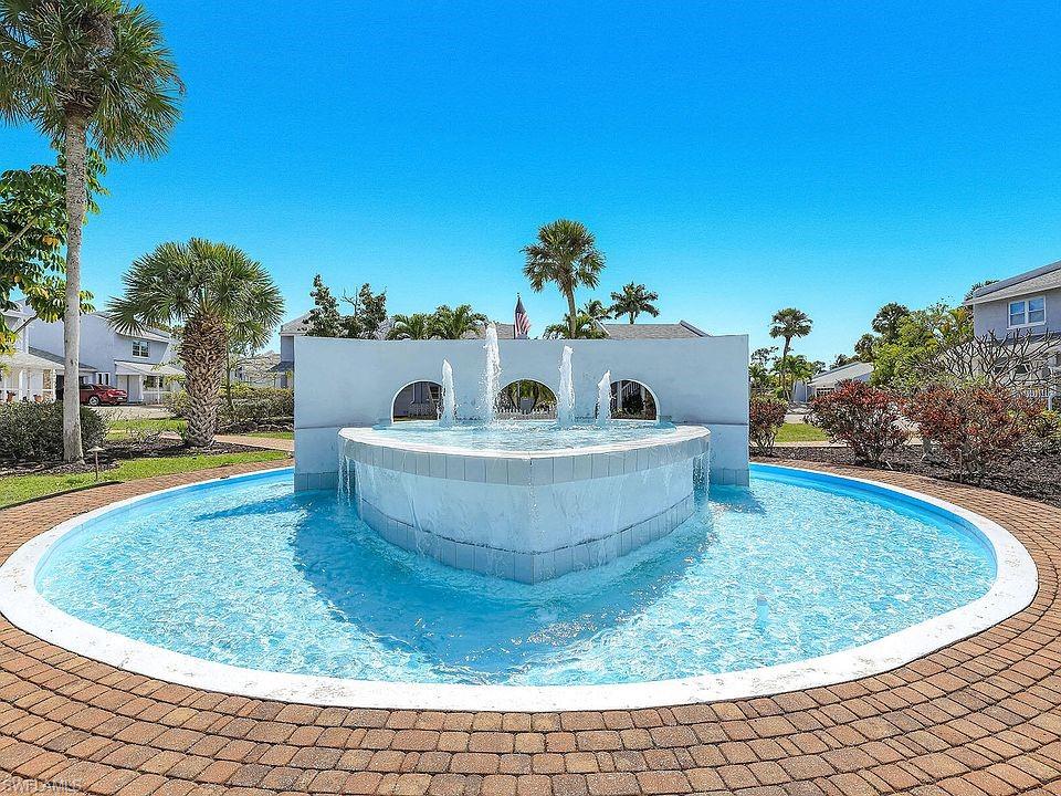 4 Watercolor Way, Unit 4 Naples, FL 34113 - Photo 32 of 33 Community Fountain