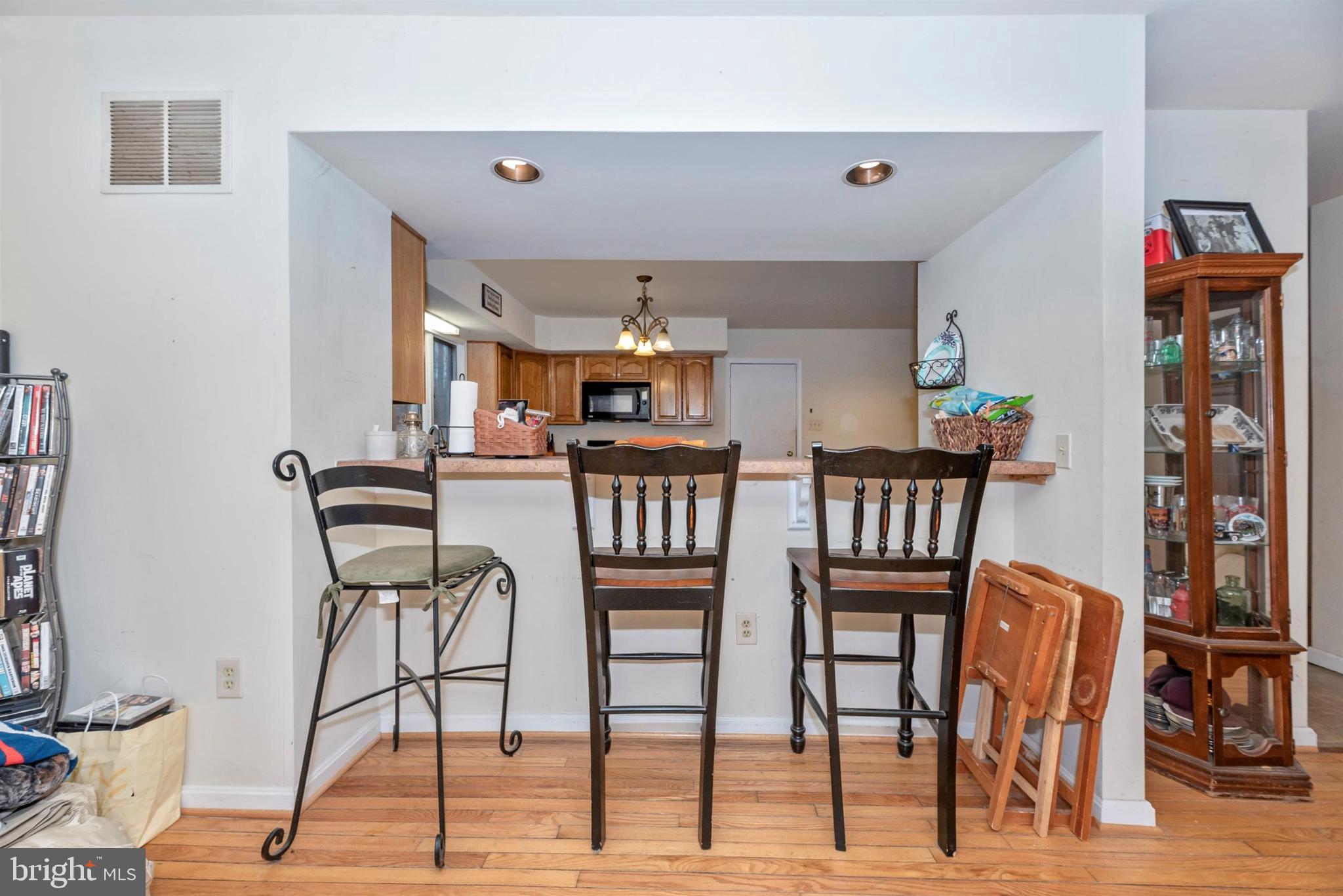 4517 Elmer Derr Road Frederick, MD 21703 - Photo 19 of 48 Breakfast Bar