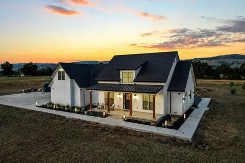 $2,495,000 | 15400 Seymour Avenue, San Martin, CA 95046