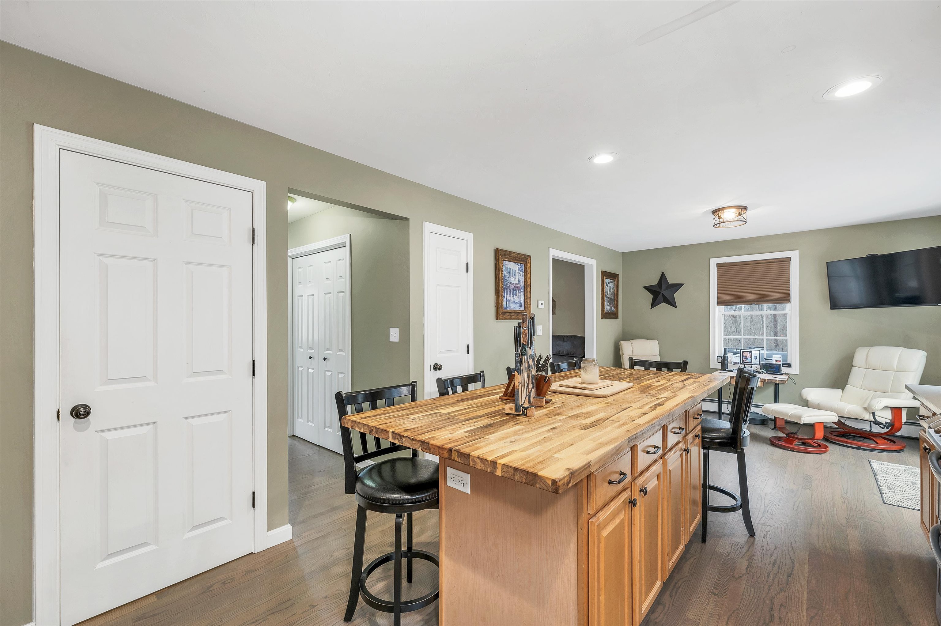 31 Canterbury Crossing Northfield, NH 03220 - Photo 4 of 42