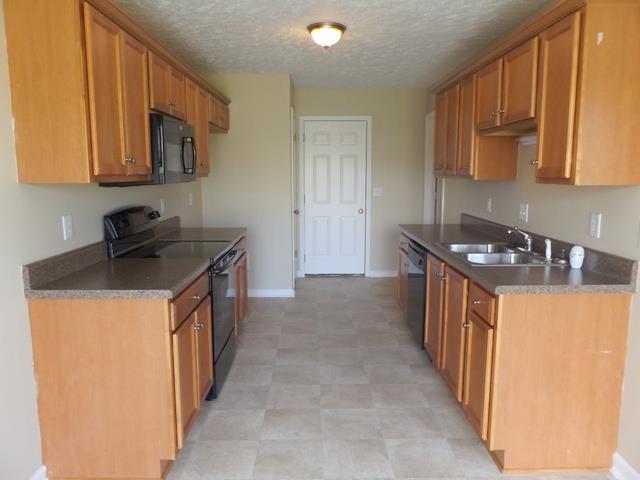647 Crescent Road Murfreesboro, TN 37128 - Photo 14 of 23 Kitchen with pantry.