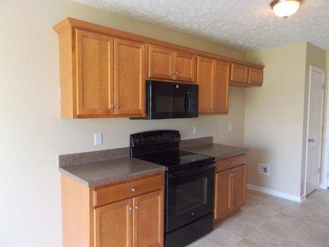 647 Crescent Road Murfreesboro, TN 37128 - Photo 15 of 23 Kitchen with new stove and microwave.
