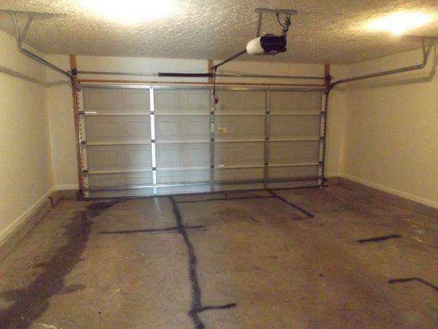 647 Crescent Road Murfreesboro, TN 37128 - Photo 18 of 23 2 car garage.