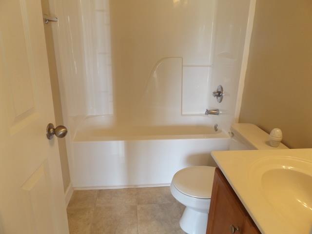 647 Crescent Road Murfreesboro, TN 37128 - Photo 10 of 23 2nd Bathroom.