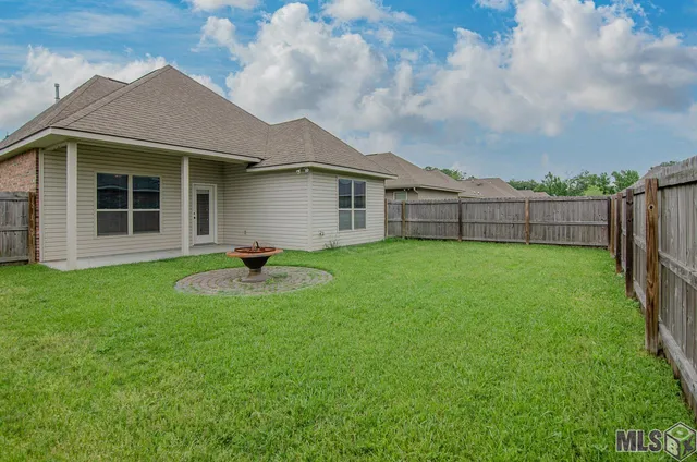 $2,100 | 17060 Enterprise Avenue, Prairieville, LA 70769