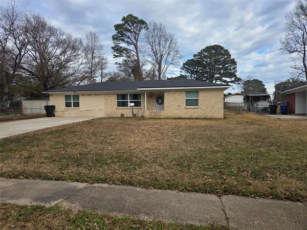 front view of house with a yard