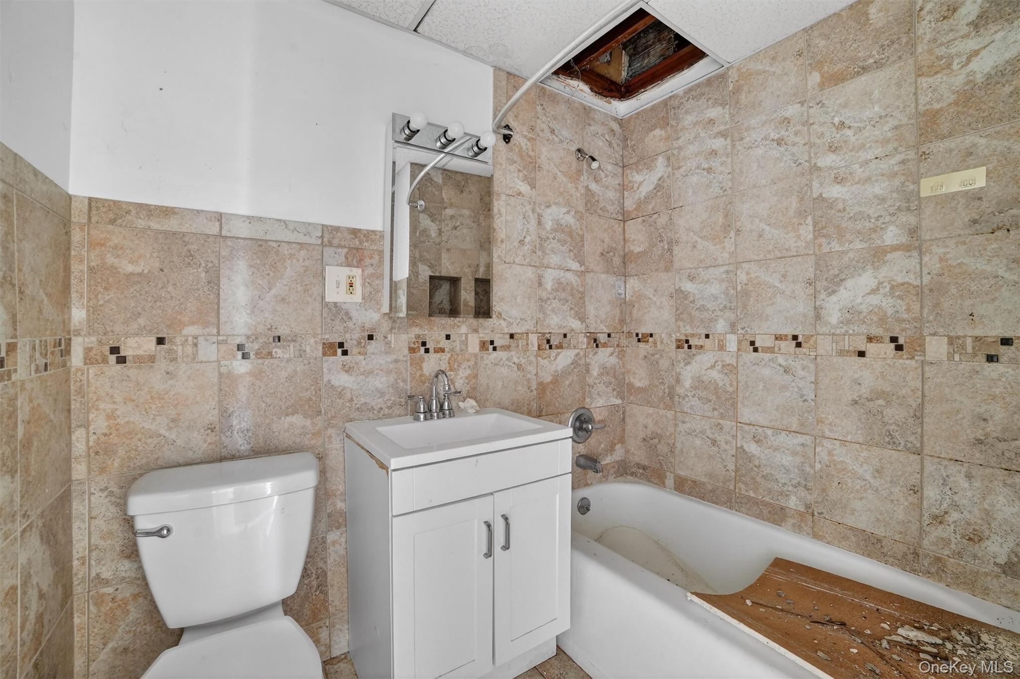 357 Dyckman Street Peekskill, NY 10566 - Photo 37 of 48 a bathroom with a toilet sink and bathtub