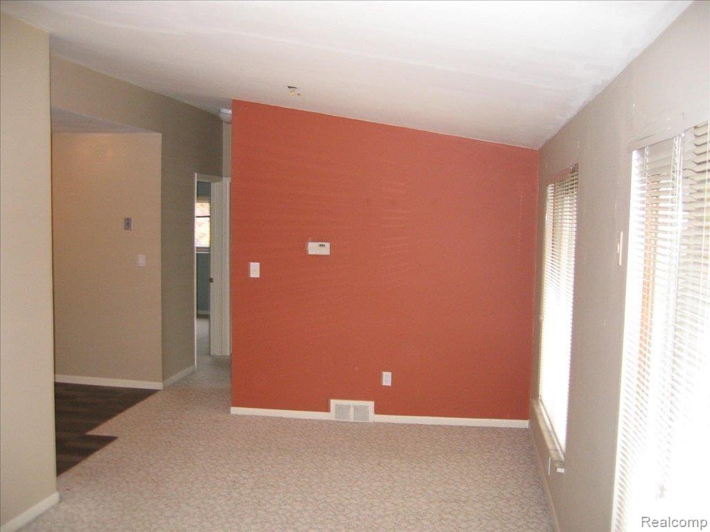 868 North Adams Road, Unit 7 Birmingham, MI 48009 - Photo 3 of 6 IMG_2971