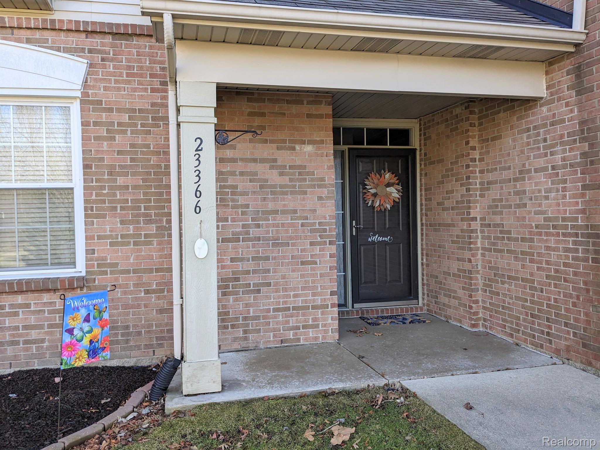 23366 Sunset Road, Unit 21 Taylor, MI 48180 - Photo 3 of 20 Inviting Entrance