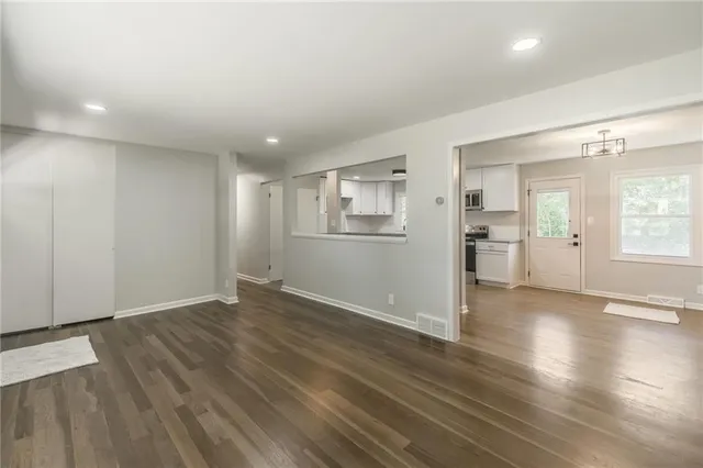 $384,900 | 619 East 109th Street, Kansas City, MO 64131