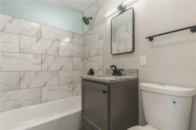 $384,900 | 619 East 109th Street, Kansas City, MO 64131