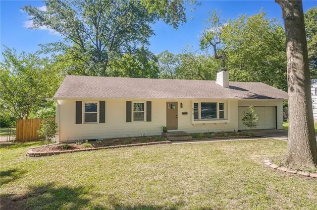 $384,900 | 619 East 109th Street, Kansas City, MO 64131
