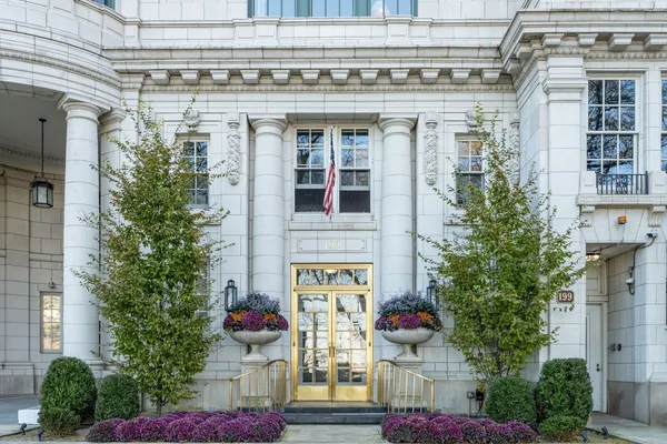 $2,150,000 | 199 East Lake Shore Drive, Unit 4W, Chicago, IL 60611