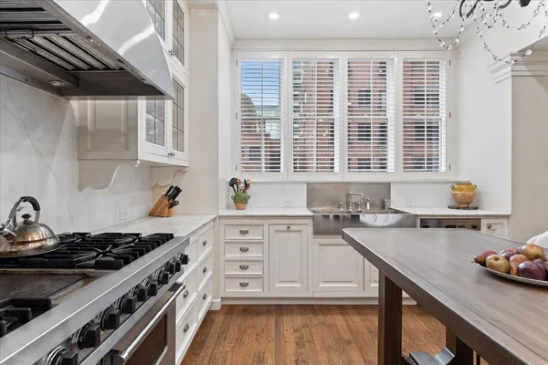 $2,150,000 | 199 East Lake Shore Drive, Unit 4W, Chicago, IL 60611