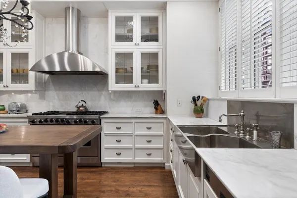 $2,150,000 | 199 East Lake Shore Drive, Unit 4W, Chicago, IL 60611