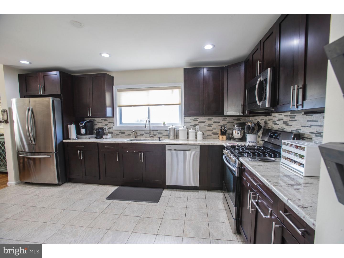 2032 Whatley Road Hamilton, NJ 08690 - Photo 3 of 25