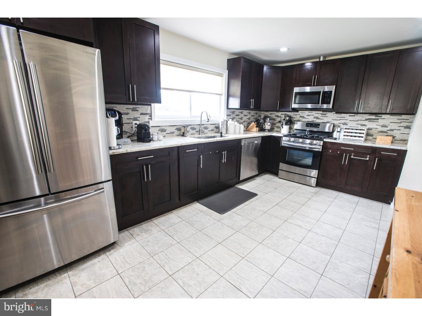 2032 Whatley Road Hamilton, NJ 08690 - Photo 4 of 25