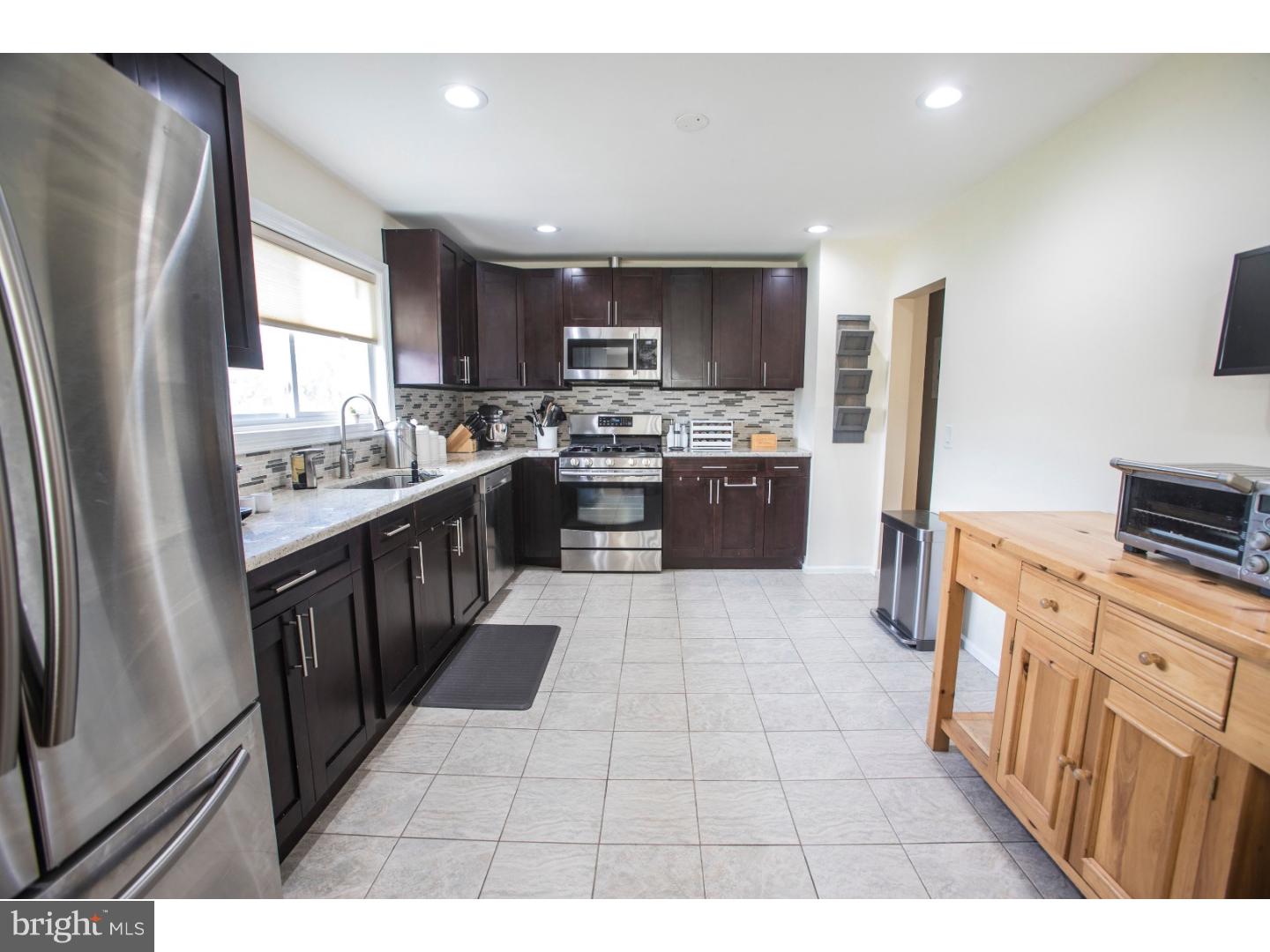 2032 Whatley Road Hamilton, NJ 08690 - Photo 5 of 25
