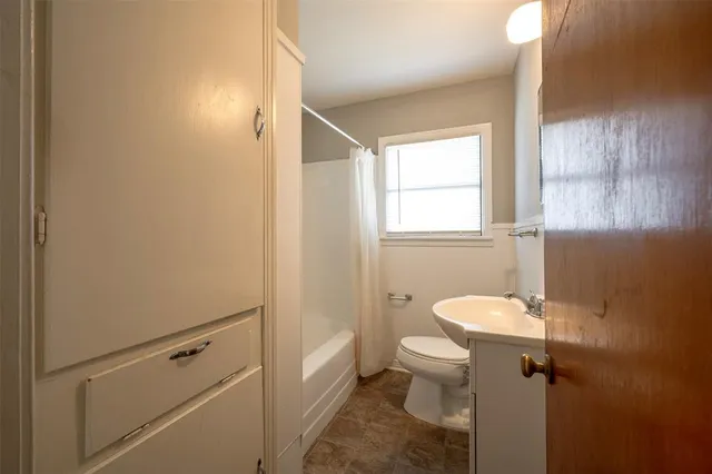 $1,300 | 1226 South Brazos Street, Weatherford, TX 76086