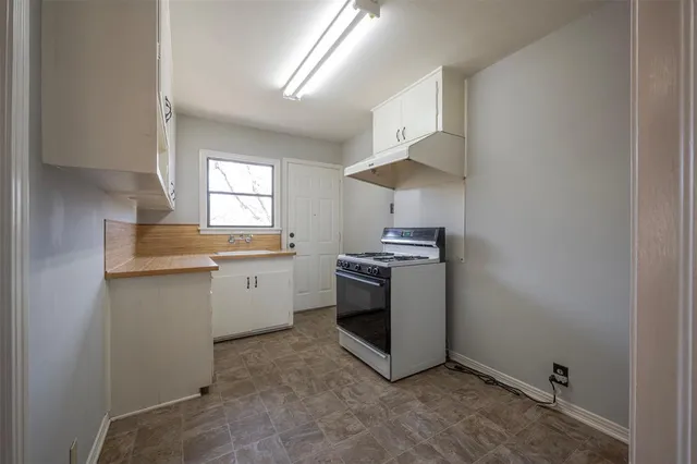 $1,300 | 1226 South Brazos Street, Weatherford, TX 76086