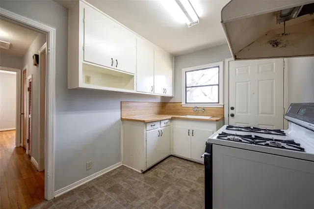 $1,300 | 1226 South Brazos Street, Weatherford, TX 76086