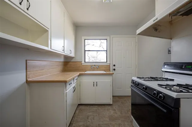 $1,300 | 1226 South Brazos Street, Weatherford, TX 76086