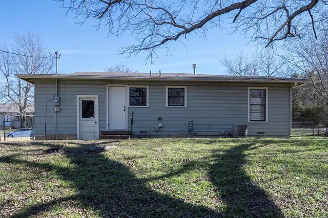 $1,300 | 1226 South Brazos Street, Weatherford, TX 76086