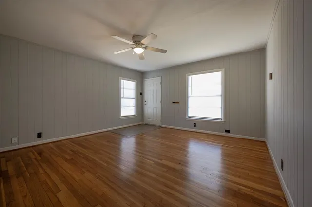 $1,300 | 1226 South Brazos Street, Weatherford, TX 76086