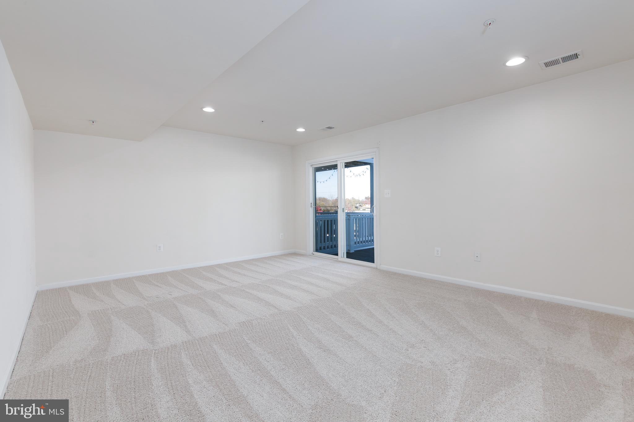 1940 River Vista Drive Baltimore, MD 21221 - Photo 21 of 50 1st floor Bedroom #1 with half bath