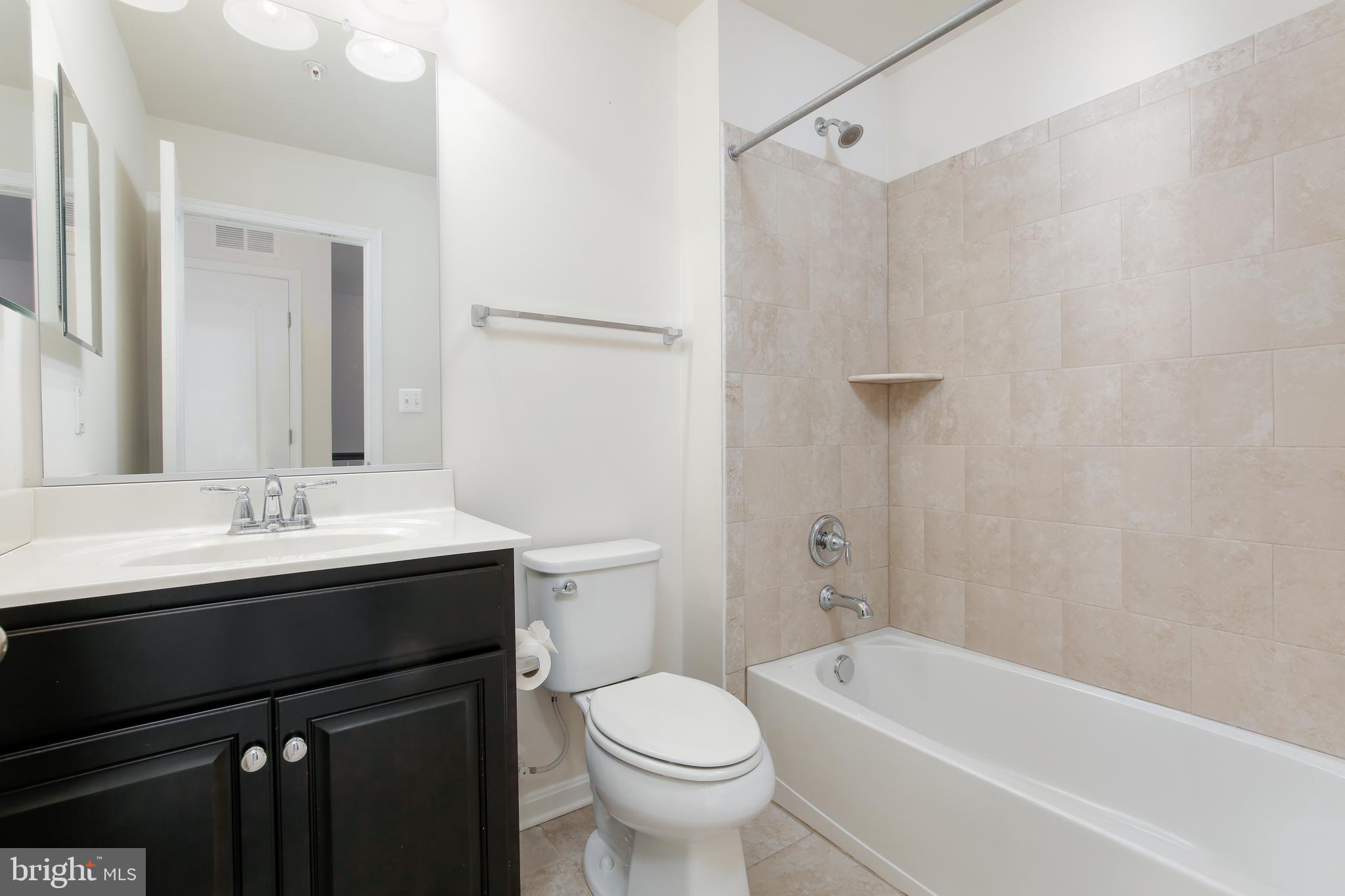 1940 River Vista Drive Baltimore, MD 21221 - Photo 31 of 50 3rd floor hall full bath